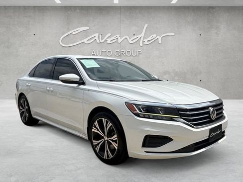 Used 2022 Volkswagen Passat 2.0T SE FWD image 2