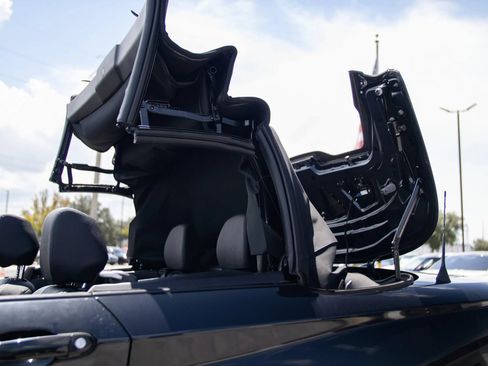 Used 2018 BMW 230i Convertible RWD image 31