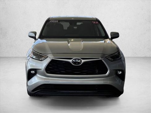 Used 2022 Toyota Highlander LE AWD/4WD image 7