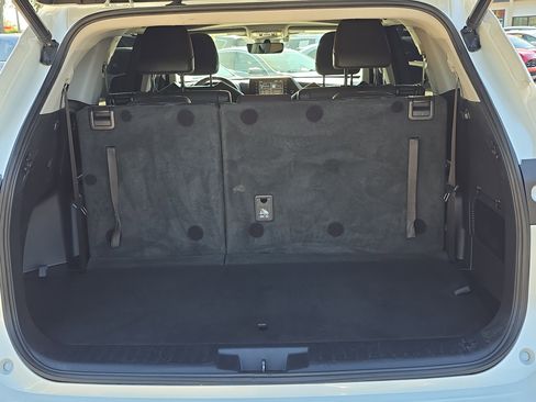 Used 2021 Toyota Highlander XLE image 12