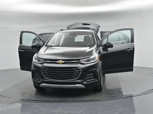 Used 2020 Chevrolet Trax LT w/ LT Convenience Package AWD/4WD image 34