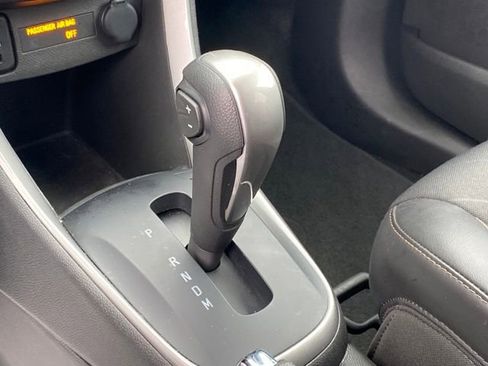 Used 2022 Chevrolet Trax LT w/ LT Convenience Package image 11