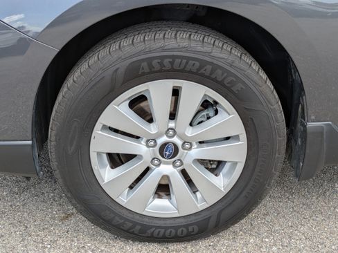 Used 2019 Subaru Outback 2.5i Premium w/ Popular Package #2 AWD/4WD image 11