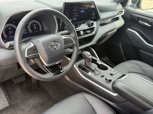 Used 2025 Toyota Highlander XSE AWD/4WD image 10