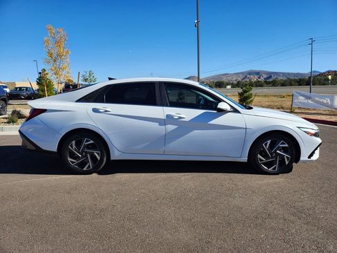 Certified 2024 Hyundai Elantra Limited image 3