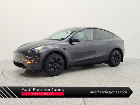 Used 2024 Tesla Model Y Long Range RWD image 1