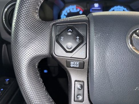 Used 2019 Toyota Tacoma TRD Off-Road image 9