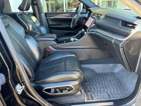 Used 2023 Jeep Grand Cherokee Overland w/ Luxury Tech Group IV image 16