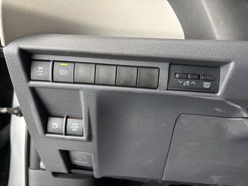 Used 2021 Toyota Sienna XLE image 40