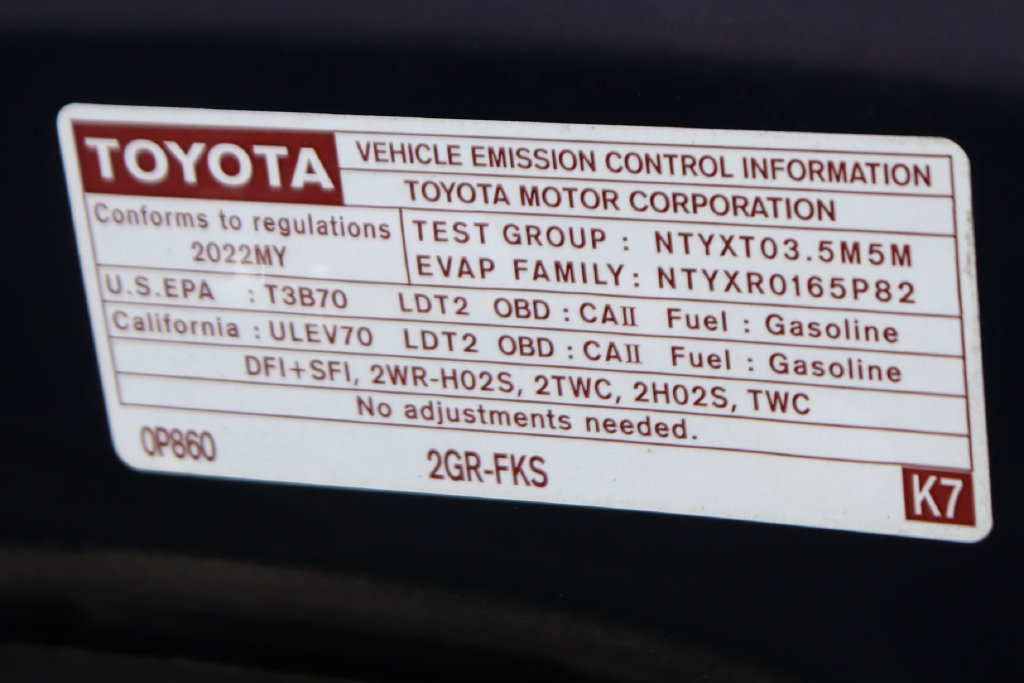 Used 2022 Toyota Highlander XLE AWD/4WD image 14