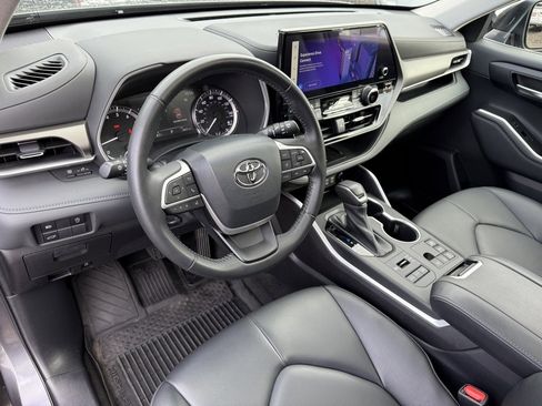 Used 2023 Toyota Highlander XLE image 13