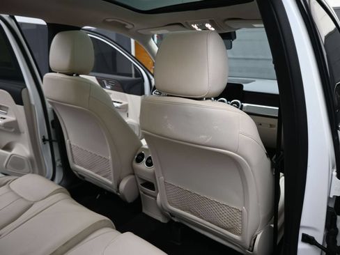 Used 2023 Mercedes-Benz GLB 250 w/ Premium Package image 25