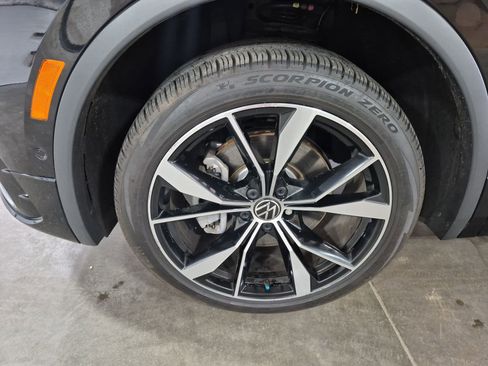 Used 2024 Volkswagen Tiguan SEL R-Line AWD/4WD image 33