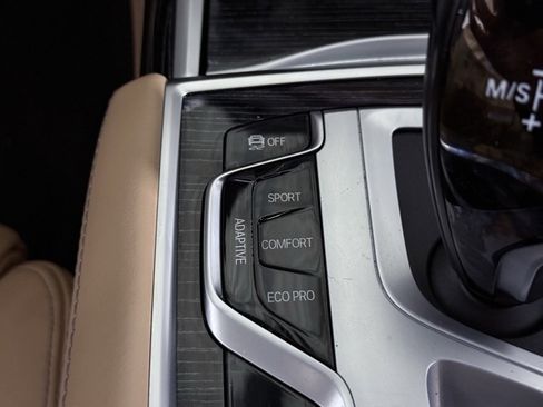 Used 2022 BMW 750i xDrive w/ Executive Package image 40