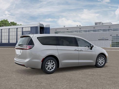 New 2026 Chrysler Pacifica Select image 4