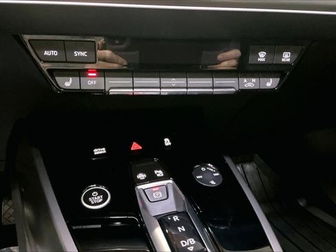 Used 2023 Audi Q4 e-tron Prestige image 33