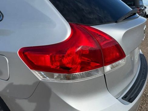 Used 2011 Toyota Venza AWD w/ Comfort Pkg image 12