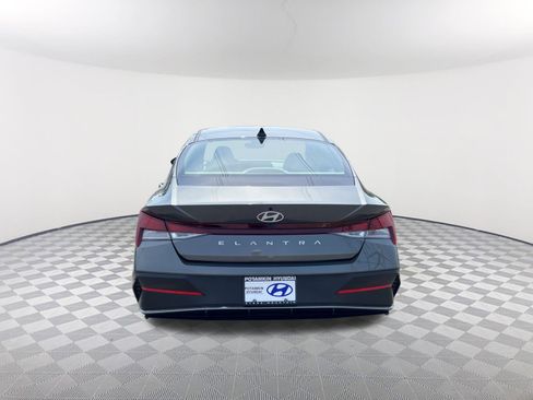 Used 2024 Hyundai Elantra SE FWD image 8