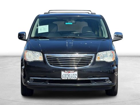 Used 2012 Chrysler Town & Country Touring-L w/ Entertainment Group #2 FWD image 10