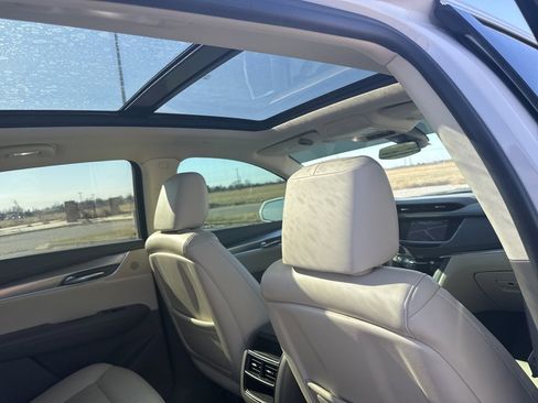 Used 2018 Cadillac XT5 Luxury w/ Driver Awareness Package image 7