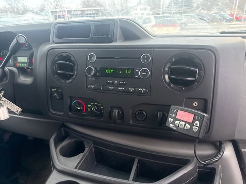 Used 2017 Ford E-450 and Econoline 450 Super Duty image 15
