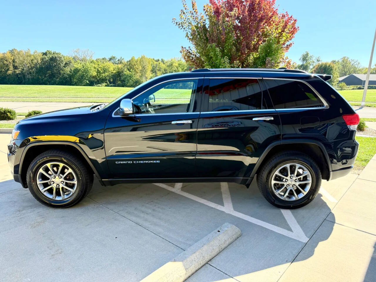 Used 2015 Jeep Grand Cherokee Limited w/ Luxury Group II AWD/4WD image 5