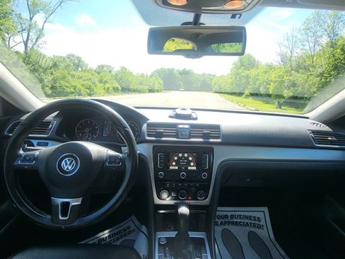 Used 2014 Volkswagen Passat 1.8T SE FWD image 11