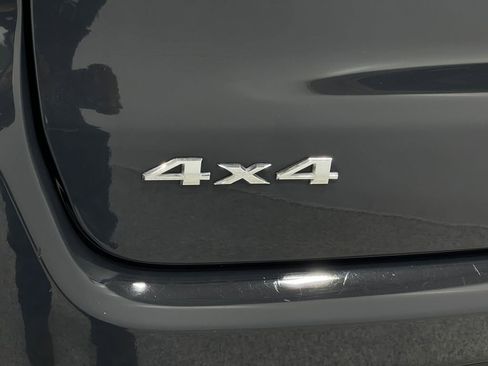 Used 2018 Jeep Compass Limited image 37