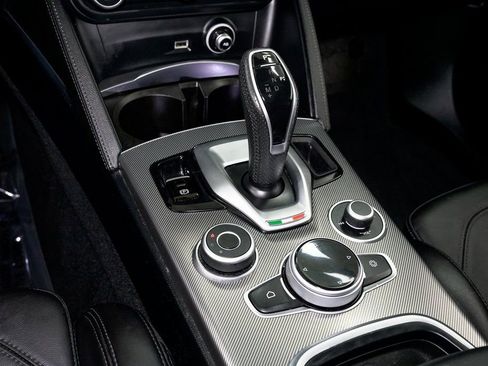 Used 2023 Alfa Romeo Stelvio Veloce image 20