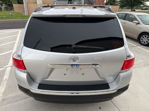 Used 2012 Toyota Highlander SE w/ Tow Pkg AWD/4WD image 11