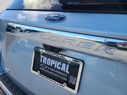 Used 2023 Ford Explorer Limited w/ Equipment Group 301A AWD/4WD image 34