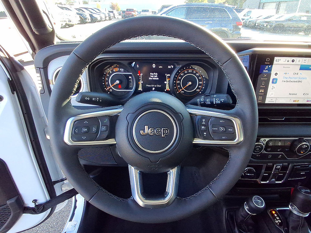 Used 2026 Jeep Wrangler Unlimited Sahara AWD/4WD image 22