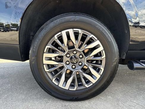 Used 2025 Chevrolet Suburban Z71 image 10