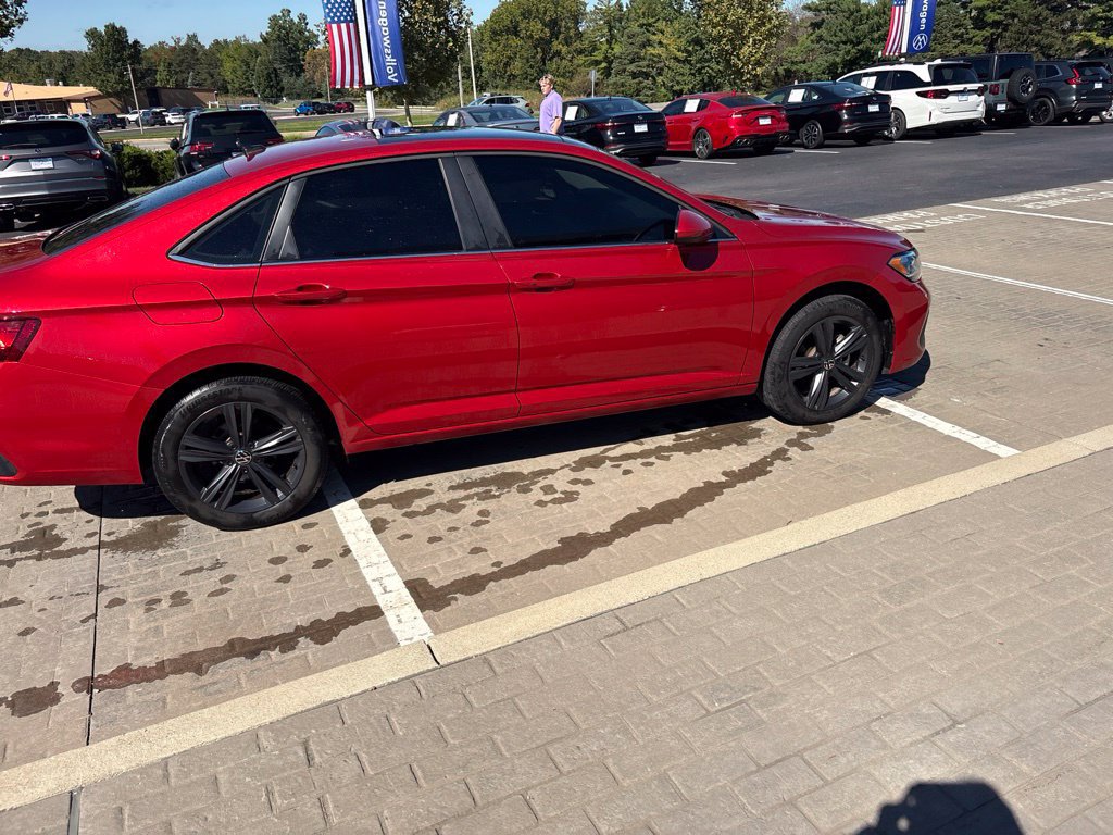 Used 2024 Volkswagen Jetta SE FWD image 13