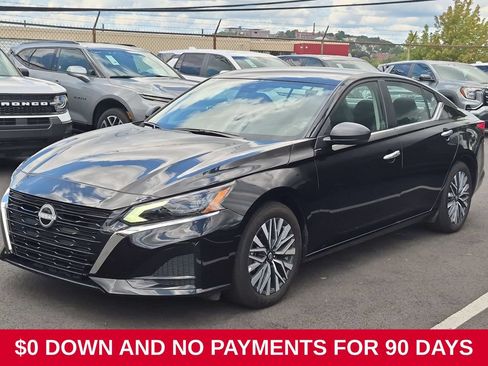 Used 2025 Nissan Altima 2.5 SV FWD image 1