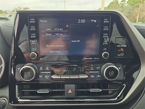 Used 2021 Toyota Highlander XLE image 19