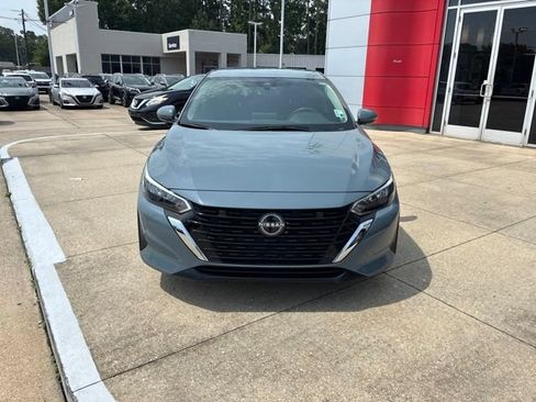 Used 2024 Nissan Sentra SV FWD image 2
