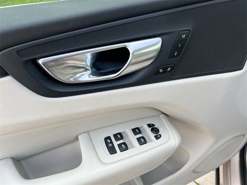 Used 2023 Volvo XC60 B5 Plus w/ Protection Package Premier image 11