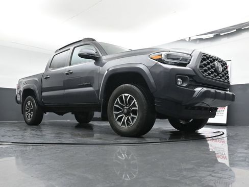 Used 2022 Toyota Tacoma TRD Sport image 30