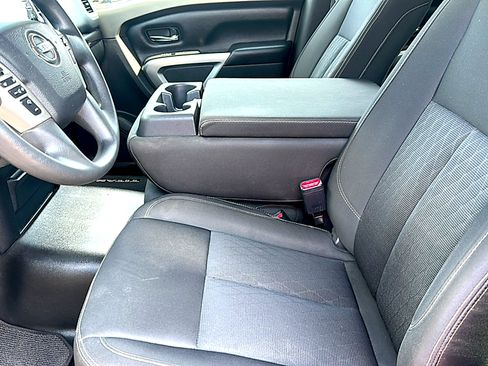 Used 2017 Nissan Titan SV w/ Heavy Duty GAWR Package AWD/4WD image 13