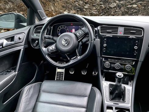 Used 2019 Volkswagen Golf R 4-Door image 5