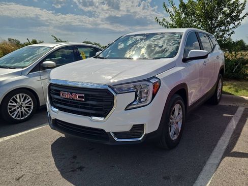 Used 2024 GMC Terrain SLE FWD image 1