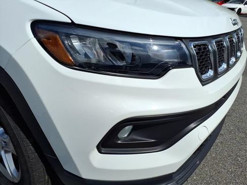 Used 2024 Jeep Compass Latitude AWD/4WD image 3