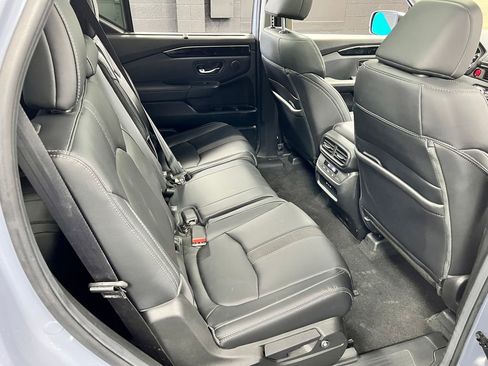 Used 2025 Honda Pilot Touring image 14