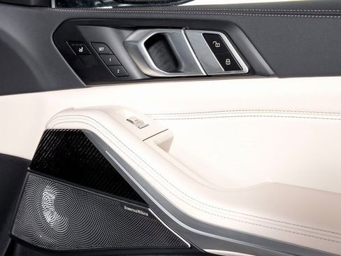 Used 2024 BMW X7 M60i w/ Executive Package image 70