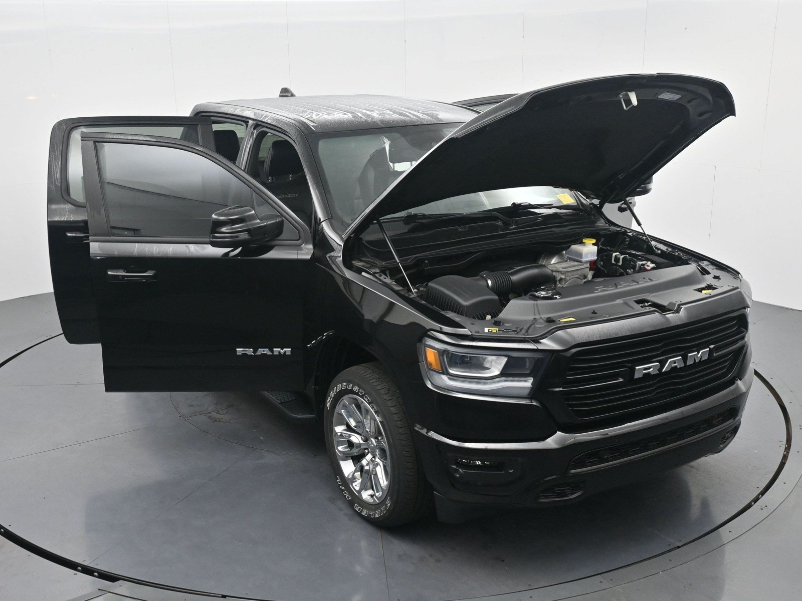 Used 2023 RAM 1500 Laramie AWD/4WD image 32