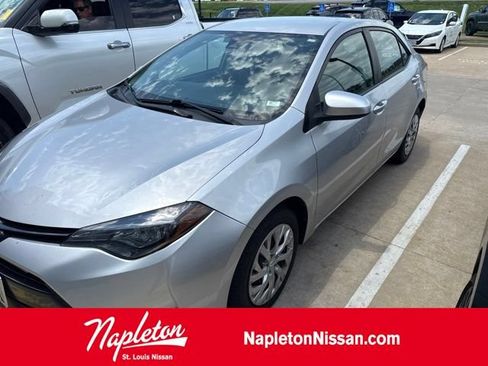Used 2018 Toyota Corolla LE w/ Carpet Mat Package (TMS) FWD image 1