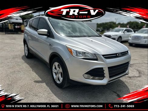 Used 2014 Ford Escape SE w/ Equipment Group 201A FWD image 3