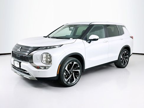 Used 2024 Mitsubishi Outlander SE AWD/4WD image 3