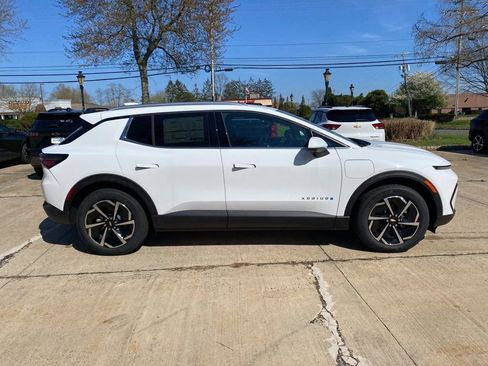 New 2026 Chevrolet Equinox EV LT AWD/4WD image 2